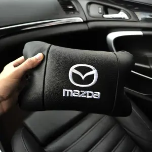 Набор кожаных подушек Mazda с вышивкой логотипа + подарок – кожаный брелок